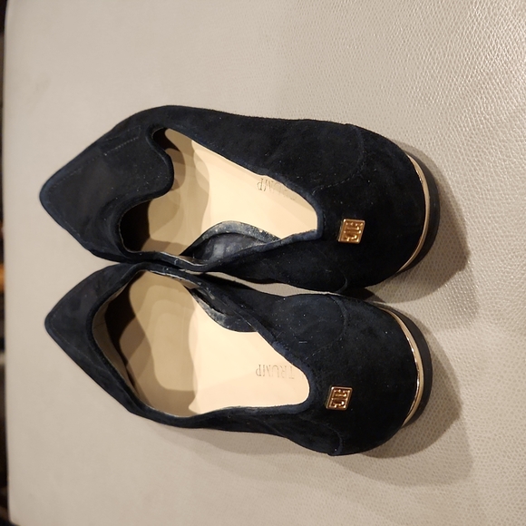 Black Suede Pointed Toe Flats Women's Size 8.5 - Picture 2 of 8